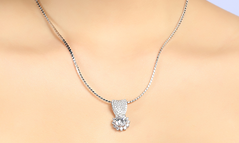 D&acirc;y chuyền gi&uacute;p c&aacute;c c&ocirc; n&agrave;ng tỏa s&aacute;ng, lấp l&aacute;nh trong mắt người nh&igrave;n